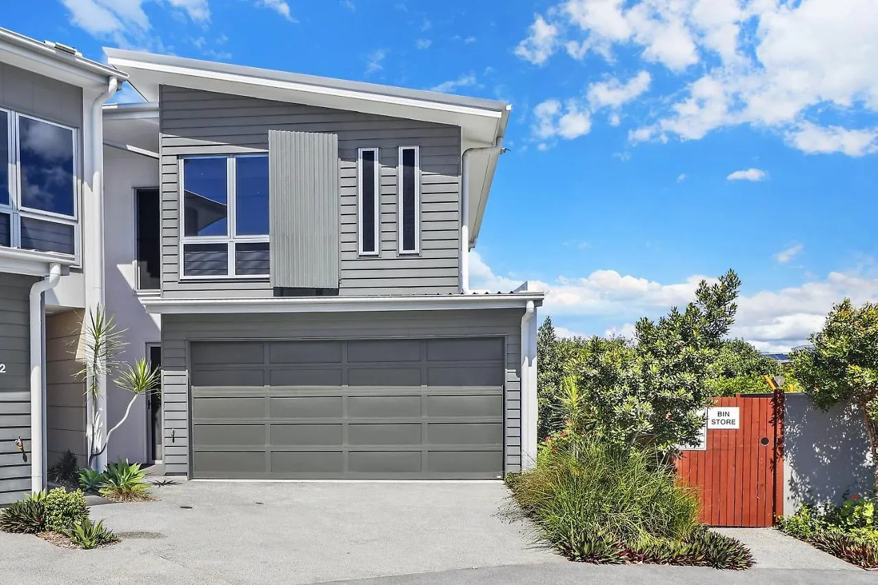 Welcoming Lakeside Getaway With Waterviews, Wifi, Pool & Park Mooloolaba 0*,  Ausztrália