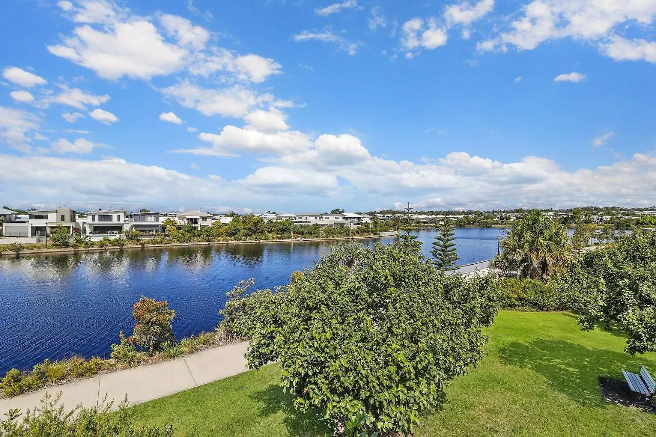 Welcoming Lakeside Getaway With Waterviews, Wifi, Pool & Park Mooloolaba
