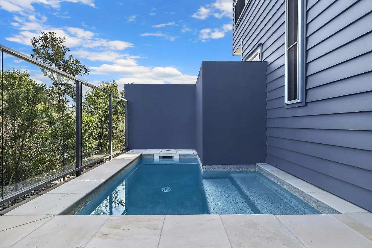Welcoming Lakeside Getaway With Waterviews, Wifi, Pool & Park Mooloolaba 0*,  Ausztrália