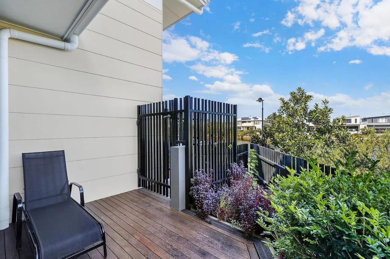 Welcoming Lakeside Getaway With Waterviews, Wifi, Pool & Park Mooloolaba Apartman